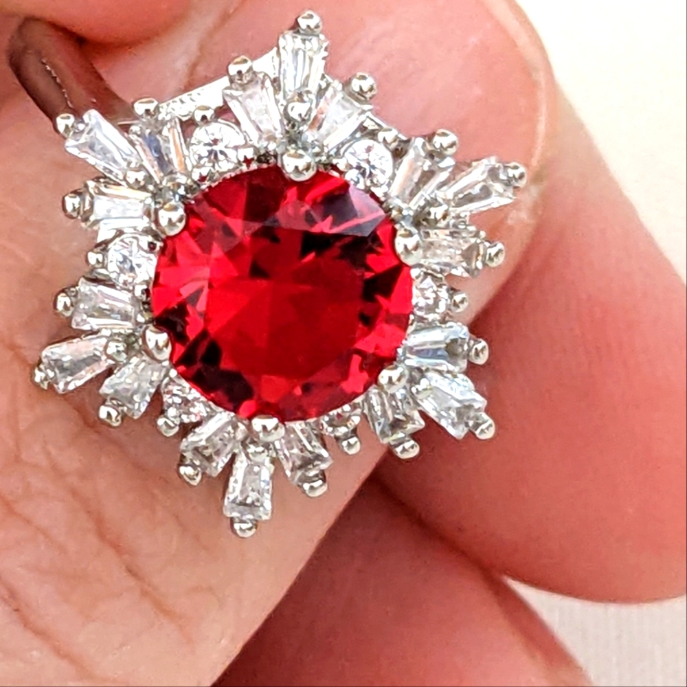 Snowflake ring with ruby colored gemstone, adjustable size